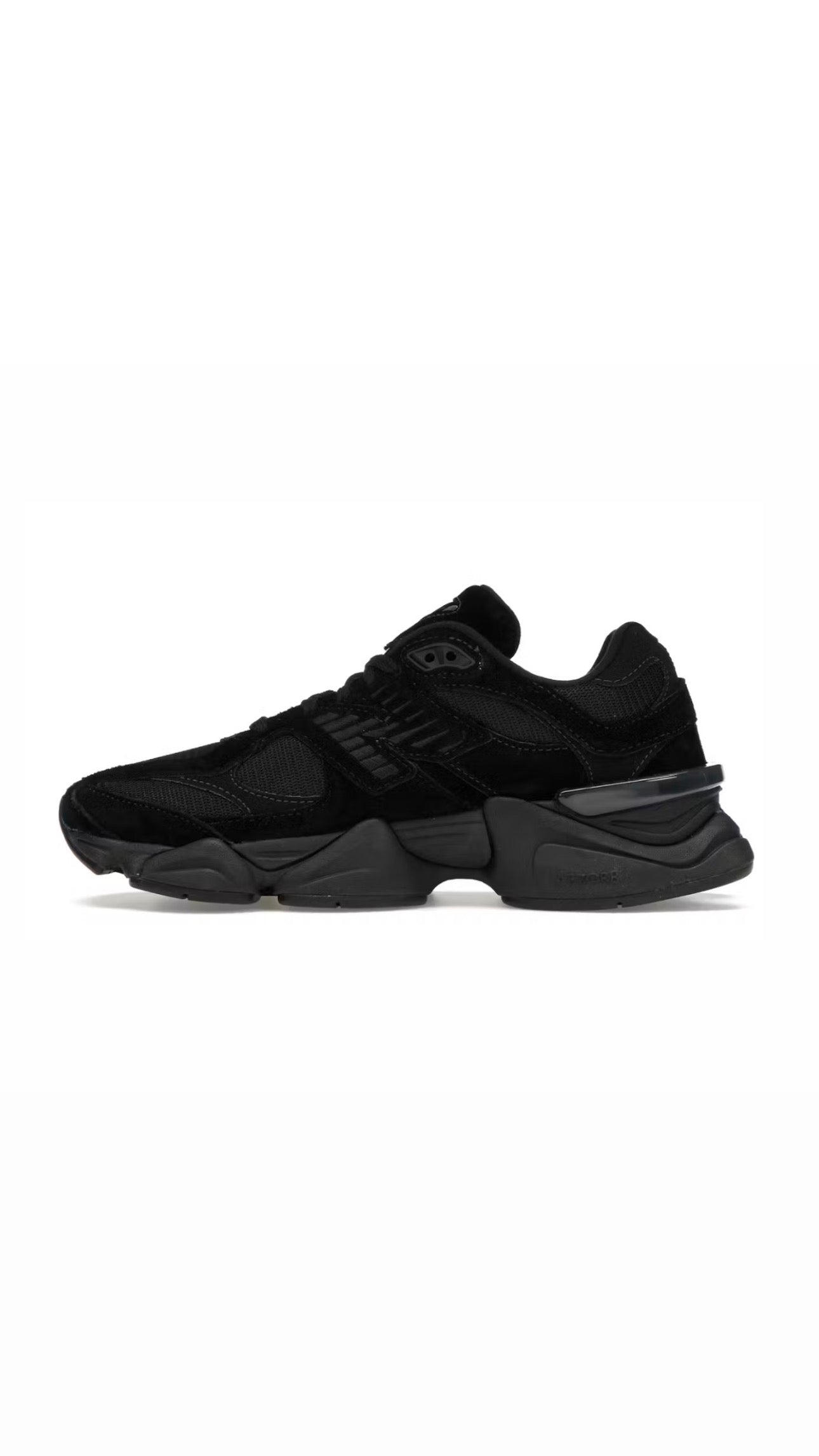 New Balance 9060
Triple Black
